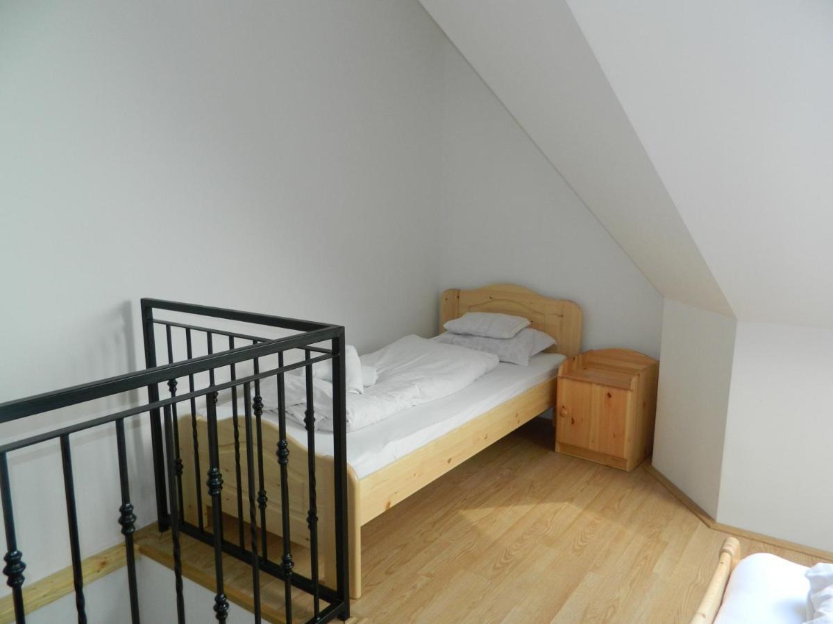 Familia-Pelso Apartmanhaz Zamardi Luaran gambar