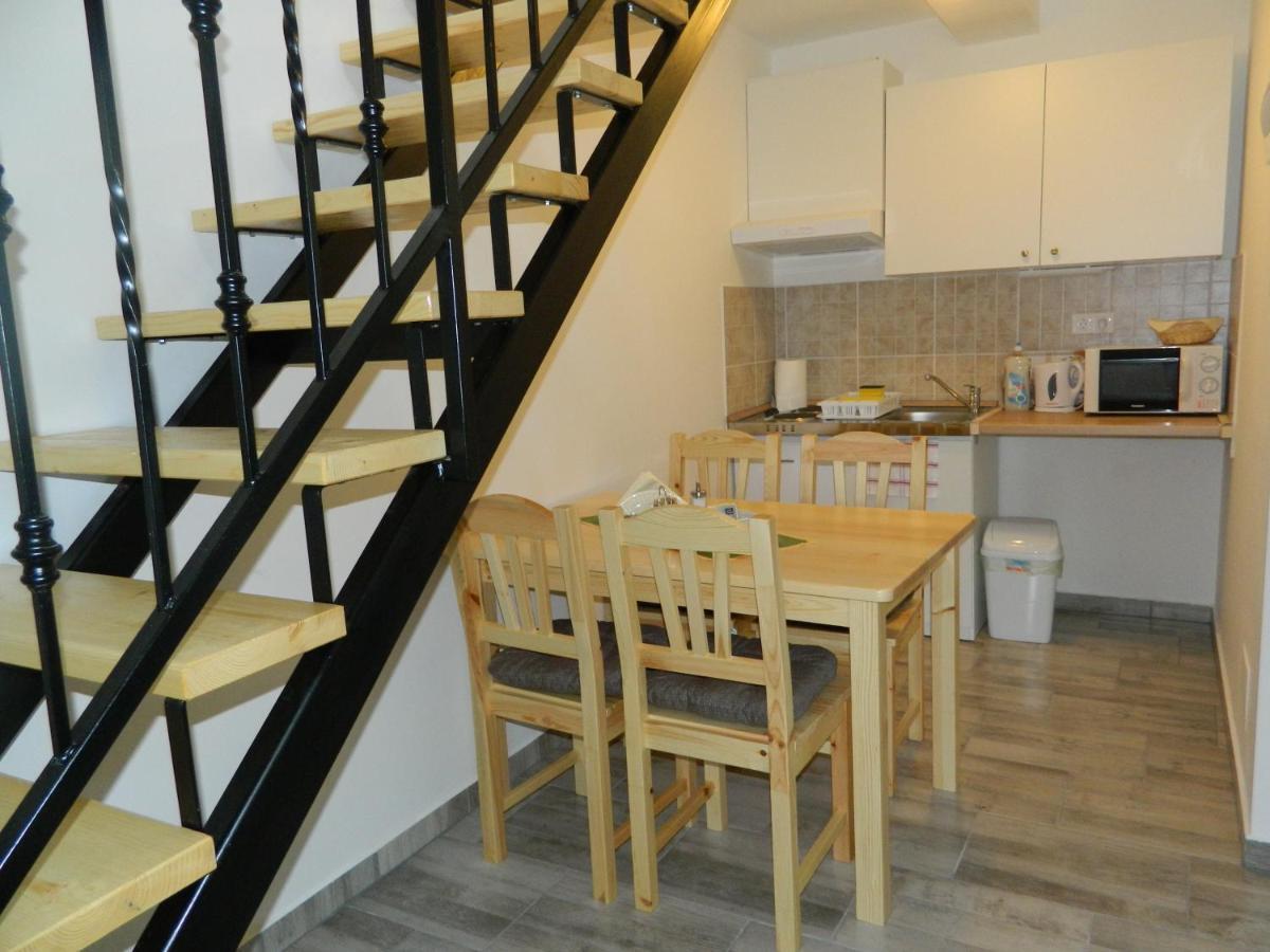 Familia-Pelso Apartmanhaz Zamardi Luaran gambar