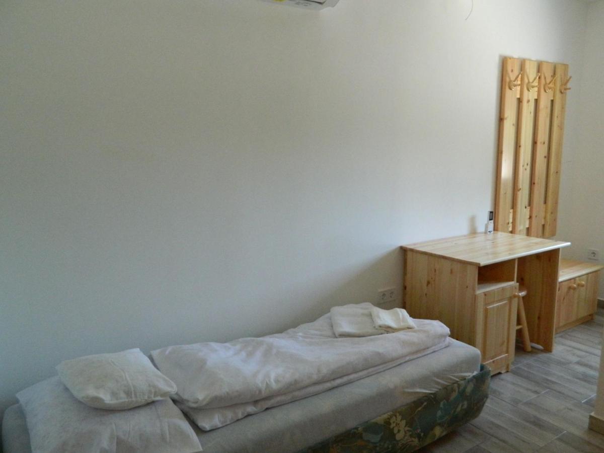 Familia-Pelso Apartmanhaz Zamardi Luaran gambar