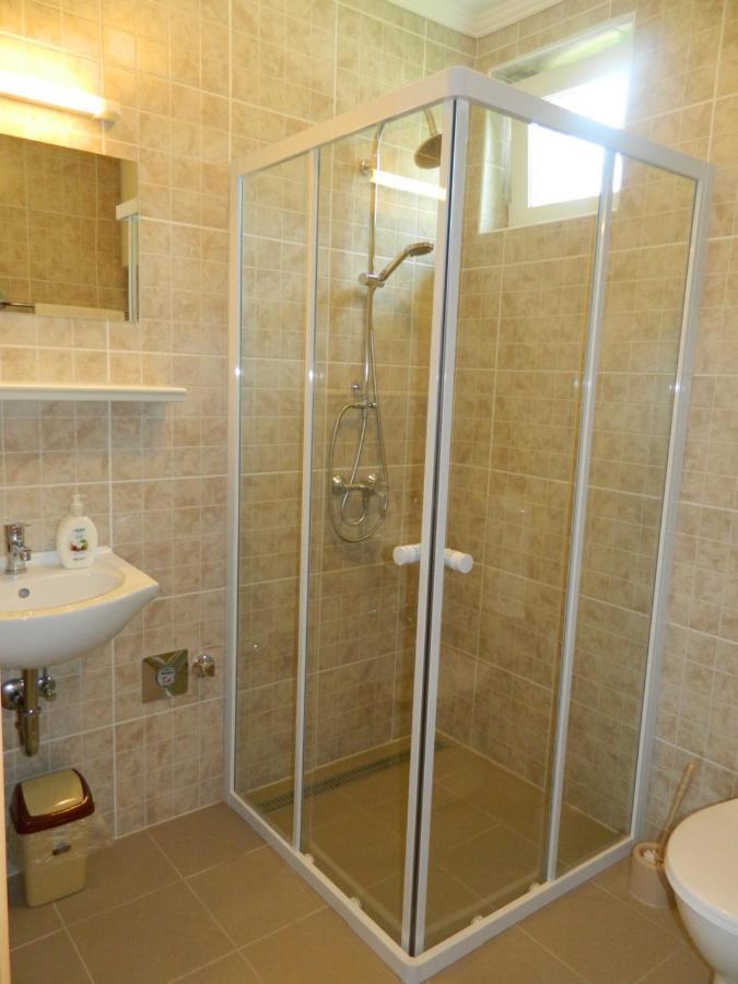Familia-Pelso Apartmanhaz Zamardi Luaran gambar