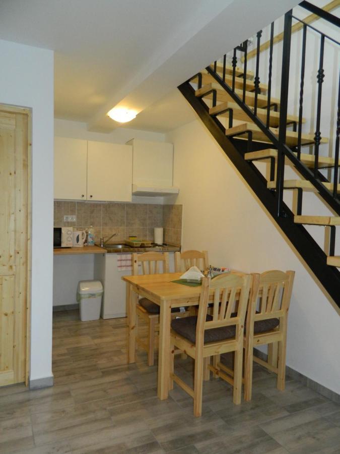 Familia-Pelso Apartmanhaz Zamardi Luaran gambar